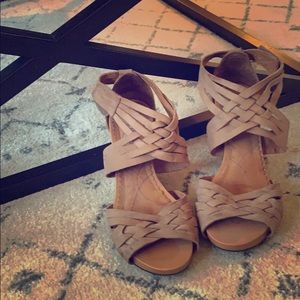 Clarks indigo nude leather sandal